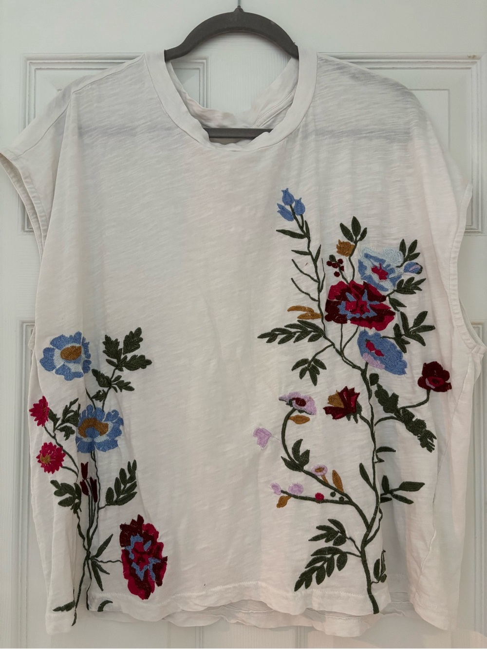 Anthropologie🥀🪻Embroidered Floral Sleeveless Women’s Top